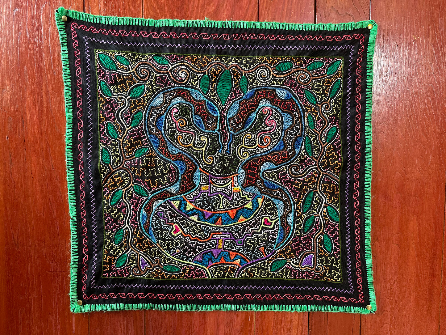 Mirrored snake kené