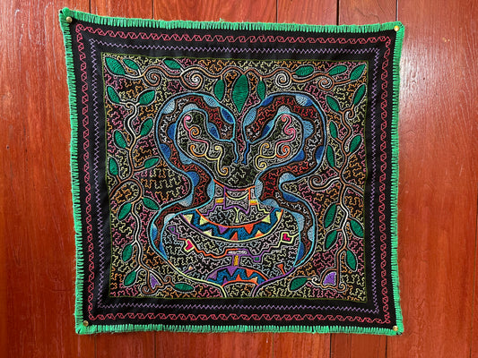 Mirrored snake kené